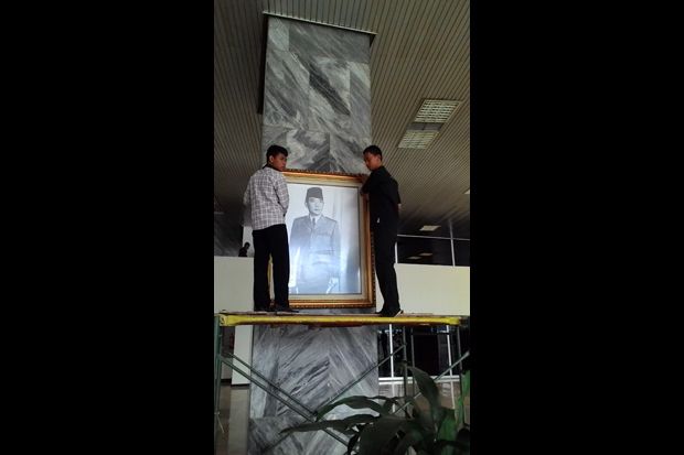 Rusak Kena Air, DPR...