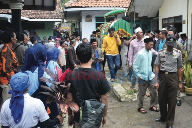 Jenazah Haris Disambut...