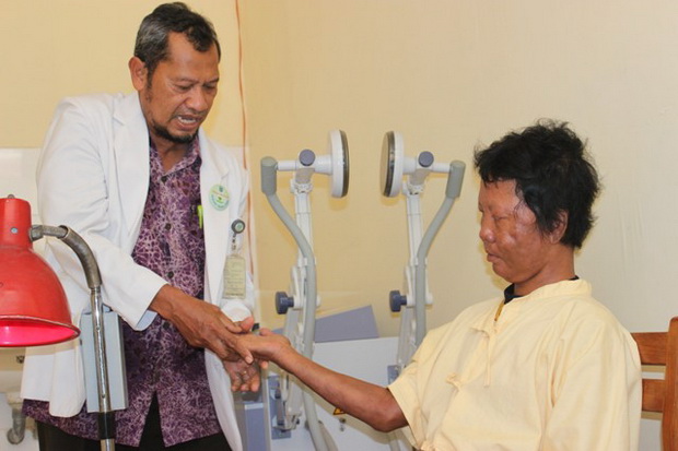 Peringati Hari Ibu,...