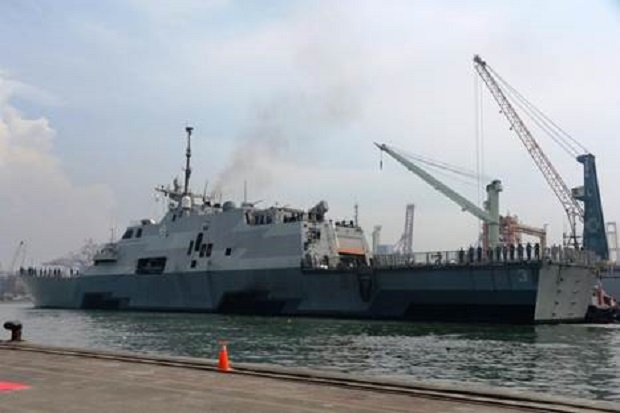 Kapal Perang AS Sambangi...