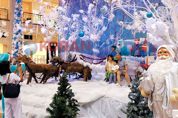 Rayakan Natal dengan...