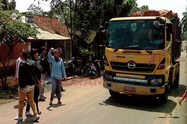 Jalan ke TPA Sarimukti...