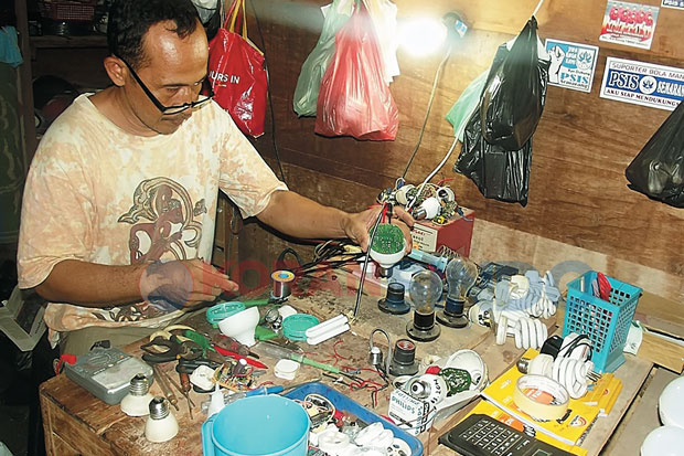 Memperbaiki Neon Rusak...