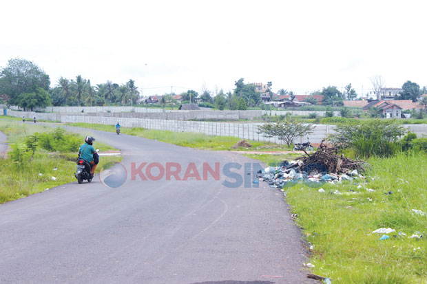 Sampah Masih Berserakan...