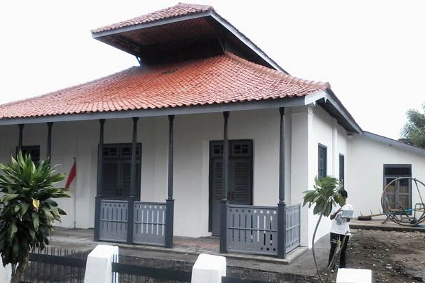 Pemugaran Gedung Sarekat...