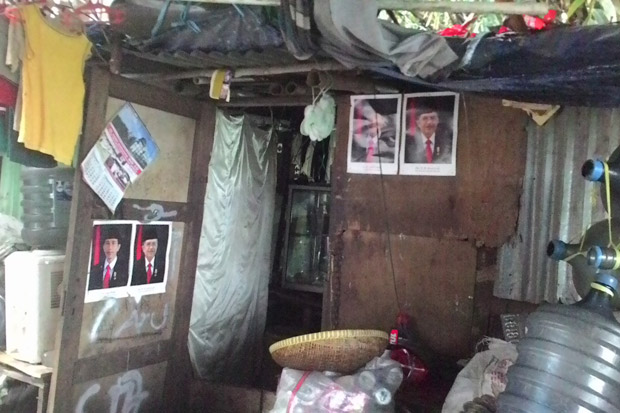 Di Rumah Kumuh Ini,...