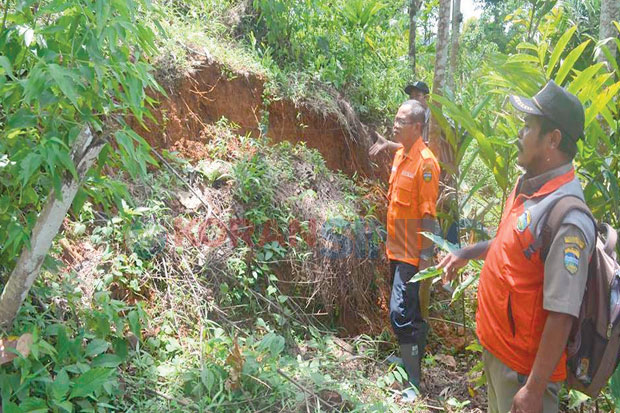 Retakan Tanah Resahkan...