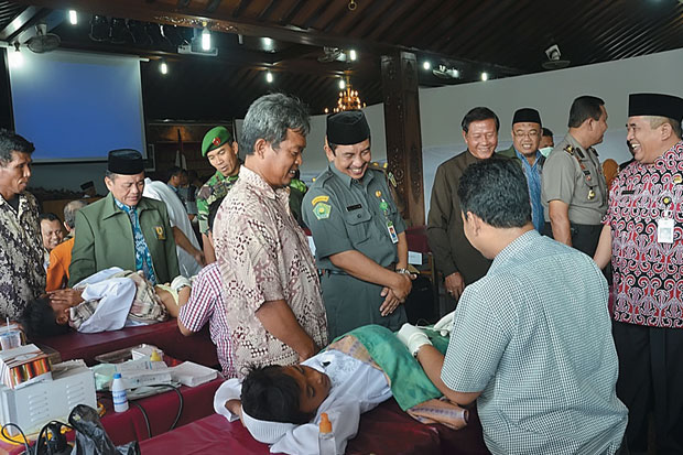 Khitanan Massal Membeludak