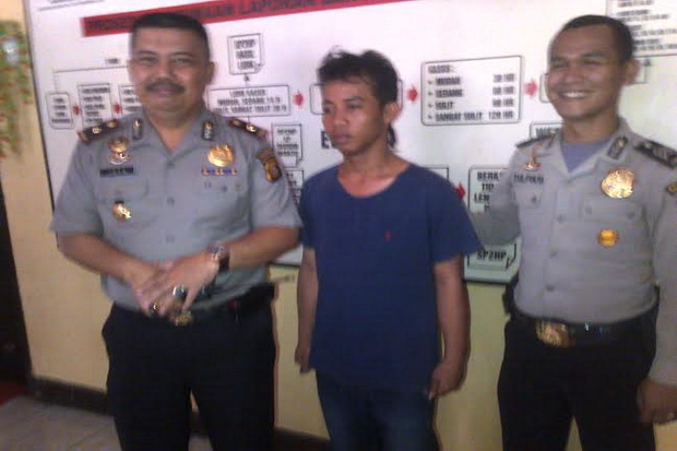 Copet Pria Berbadan...