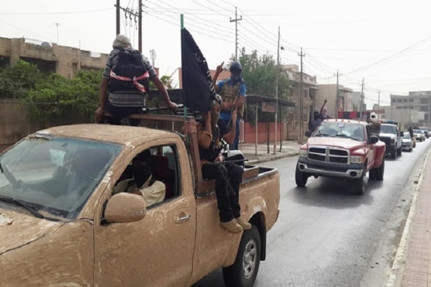 Media Irak: ISIS Bombardir...