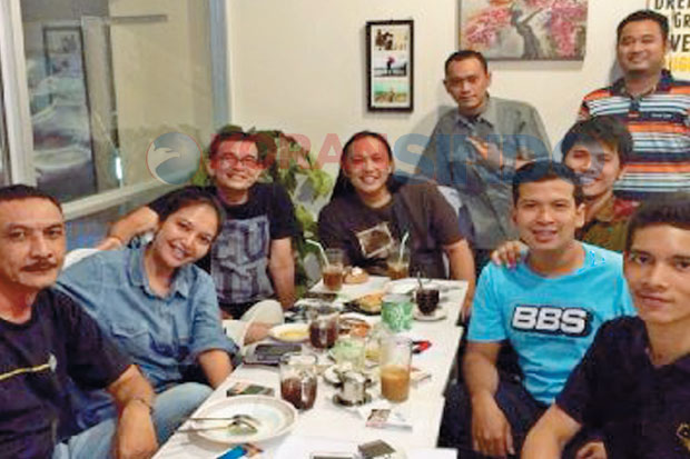 Tempat Ngopi Sekaligus...