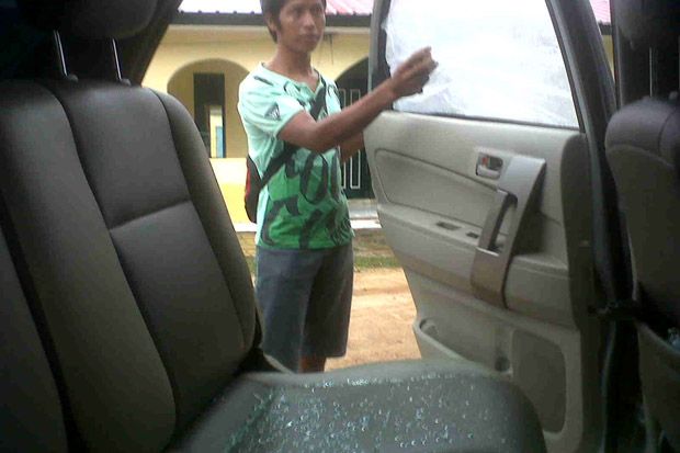 Pecah Kaca Mobil Terios,...