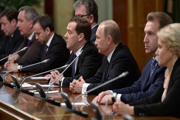 Krisis, Putin Larang...