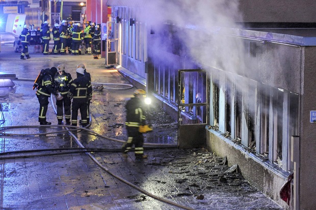 Masjid di Swedia Dibakar,...