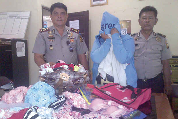 Ibu Muda Ngutil 42 Pakaian