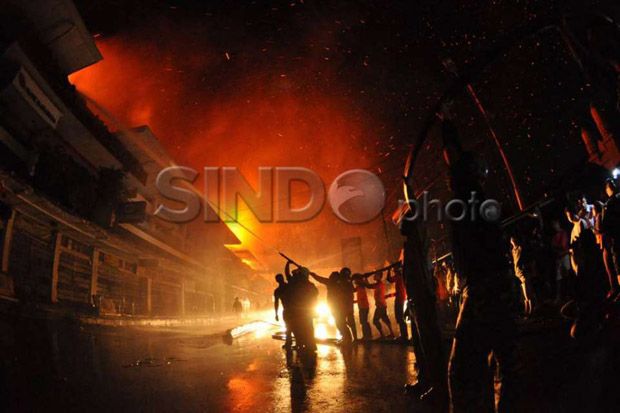 Pasar Klewer Terbakar,...