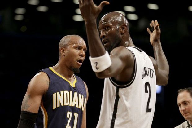 Kembali Berulah, Garnett...
