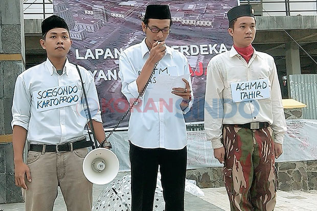 Selamatkan Lapangan...