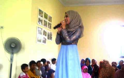 Berjilbab, Cici Paramida...