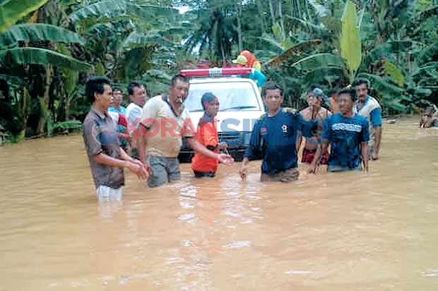 Angin Kencang Robohkan...