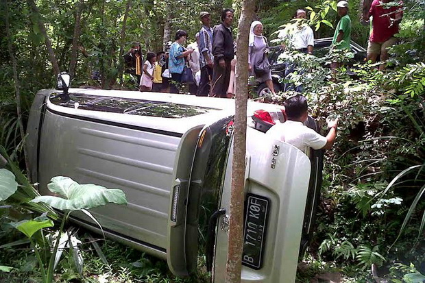 Angkut Biarawati, Mobil...