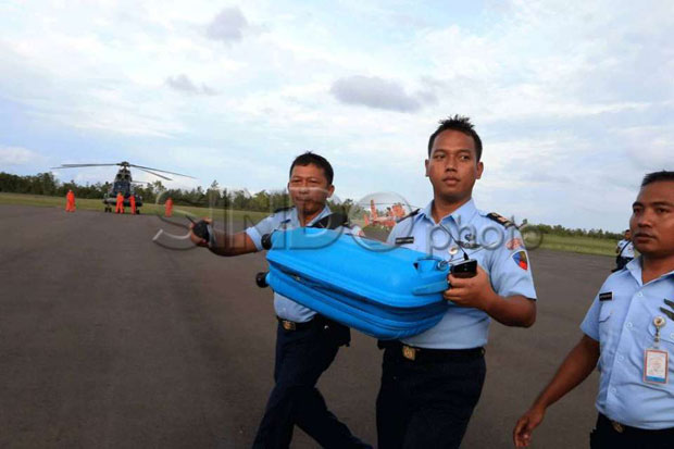 Koper Biru Milik Penumpang...