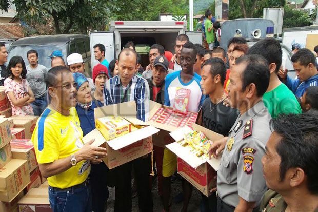 Persib Berbagi Sembako...