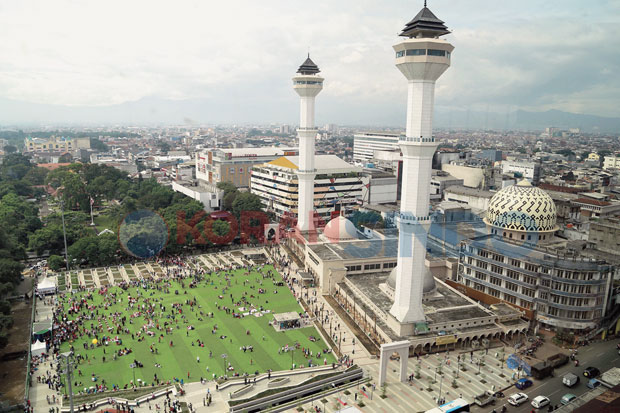 Alun-alun Bandung Jadi...