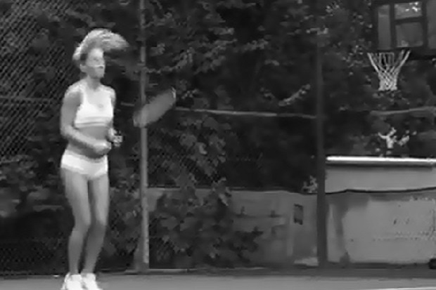 Asyiknya Main Tenis...