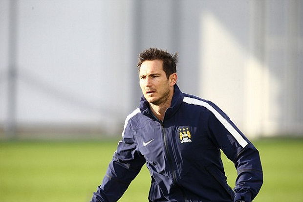 Lampard Bertahan Di...