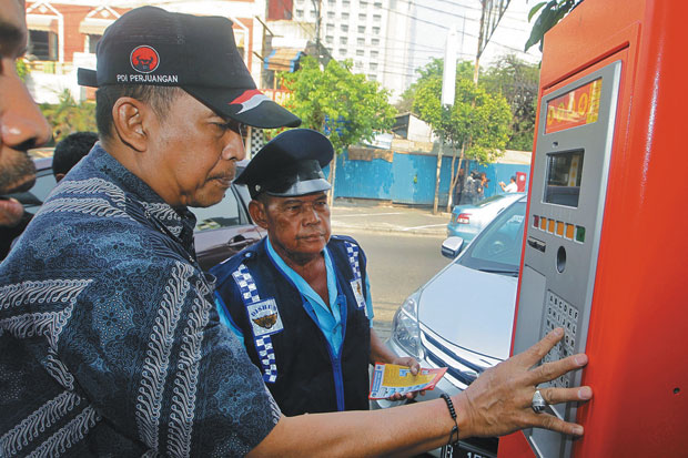 Februari, Parkir Meter...