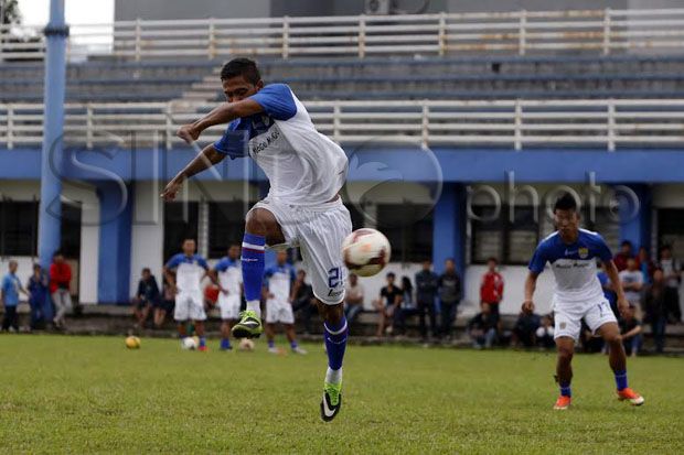 Striker Persib Harus...
