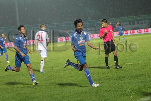Pemain Arema Jangan...