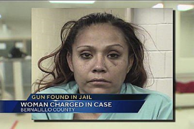 Wanita New Mexico Selundupkan...