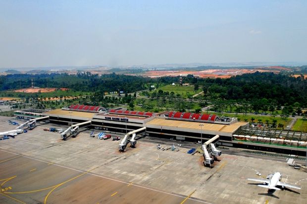 Penerbangan di Bandara...