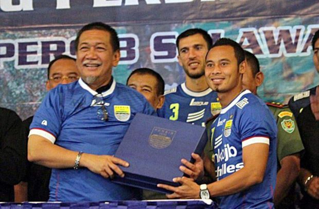 League Siapkan Jersey...