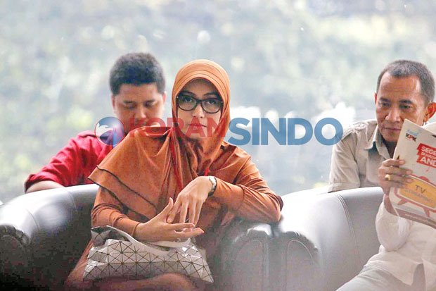 Istri Muda Fuad Amin...