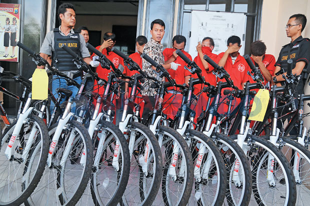 Ekspedisi Palsu Gelapkan...