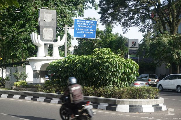 Plakat Adipura yang...