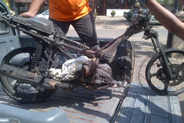 Tepergok Mencuri, Mantan...