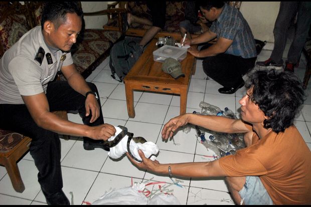 Bawa Ratusan Satwa dan...