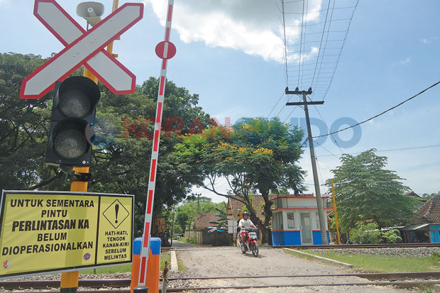 7 Palang Pintu Elektrik...