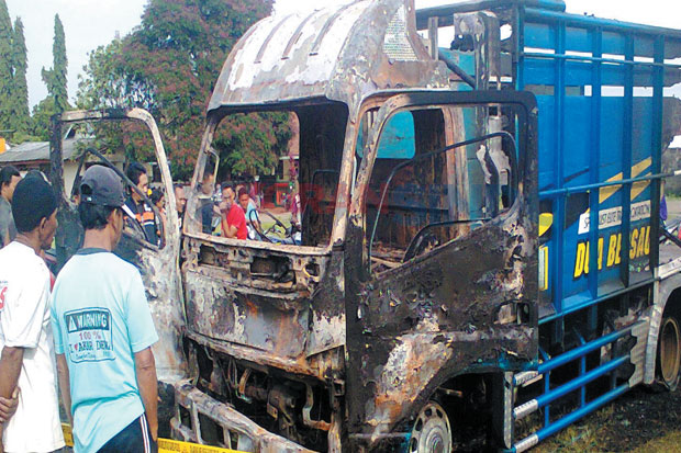 Tabrak Lari Orang, Truk...