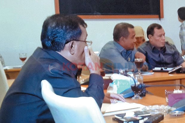 Ketua Komisi A Rapat...