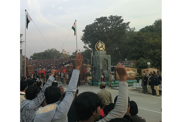 Upacara Penurunan Bendera...
