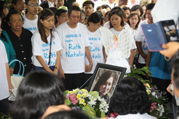 Ruth Natalia Dimakamkan...