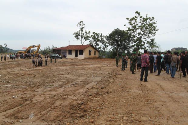 Sengketa Lahan, Dua...