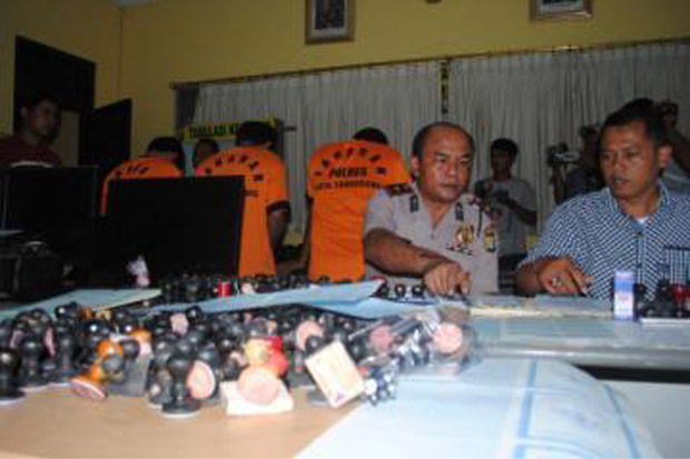 Komplotan Pemalsu Ijazah...