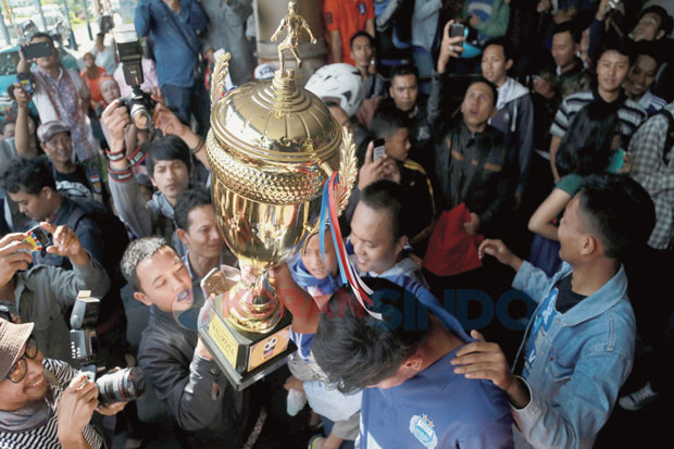 Bobotoh Antusias Sambut...