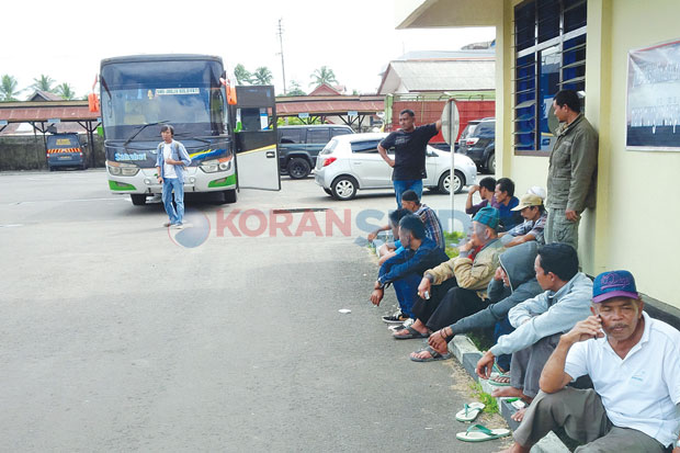 Puluhan Penumpang AKAP...